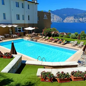 https://hotel-antonella-malcesine.hotelinveneto.com